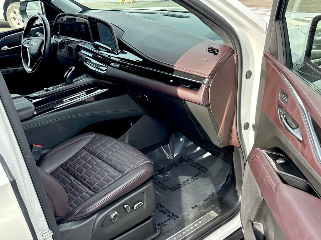 Used 2024 Cadillac Escalade ESV Sport Platinum w/ Heavy-Duty Trailer Package image 37