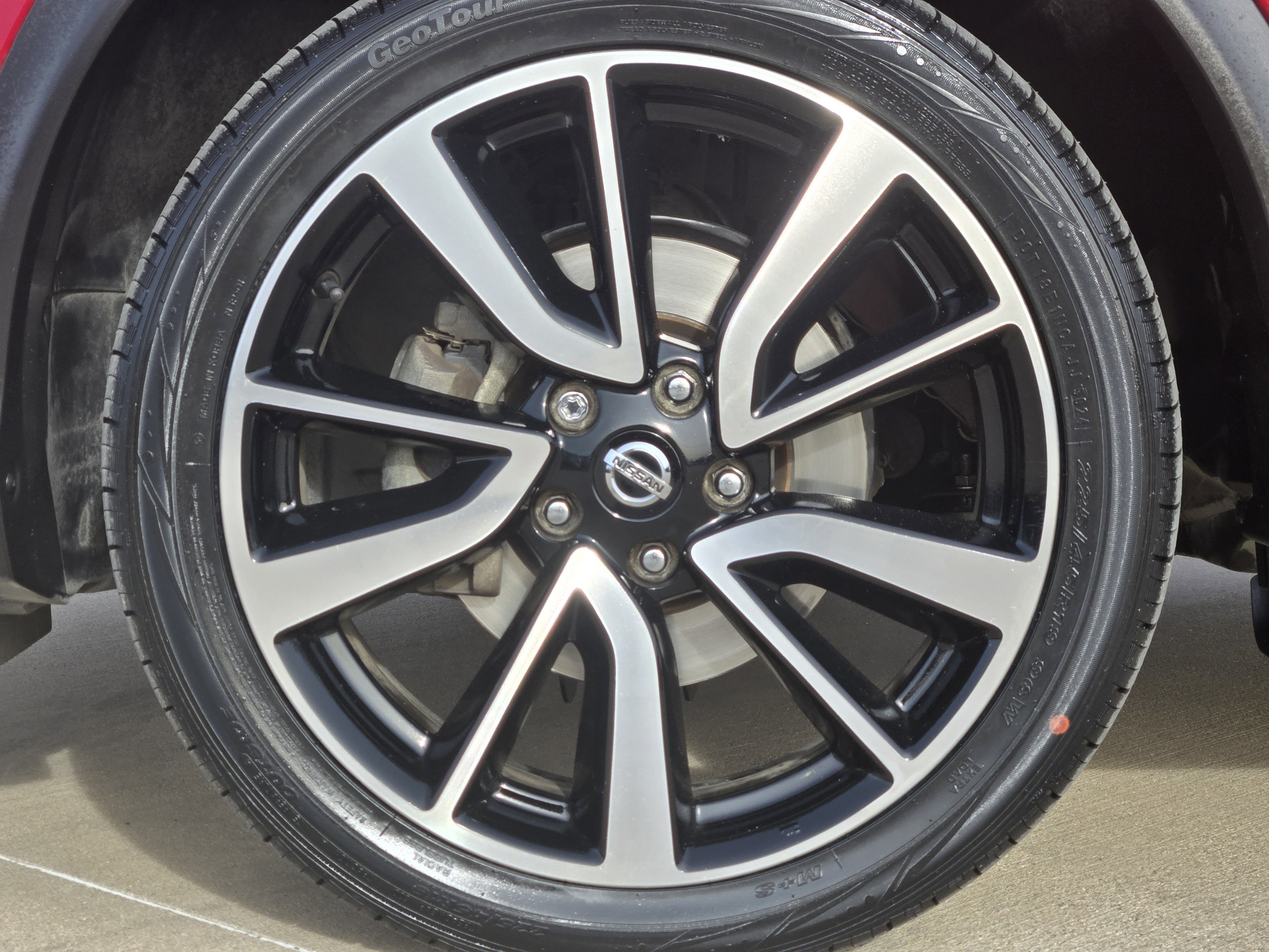 Used 2018 Nissan Rogue Sport SL w/ SL Premium Package image 16