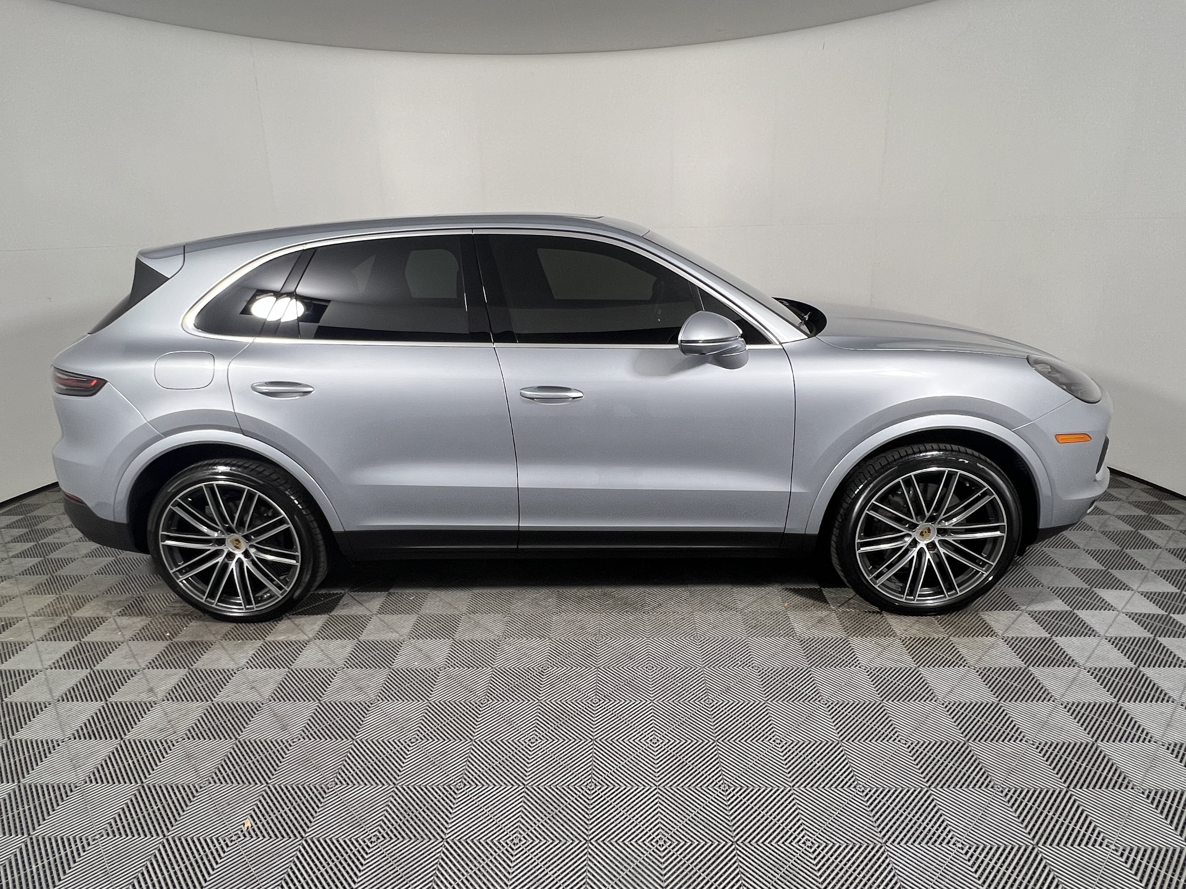 Certified 2023 Porsche Cayenne S AWD/4WD image 8
