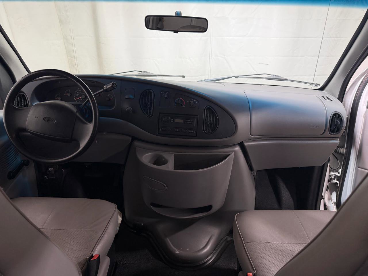 Used 1999 Ford E-150 and Econoline 150 RWD image 11