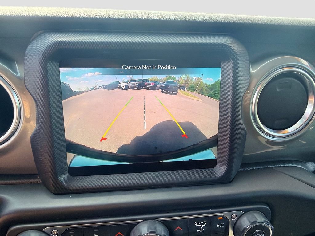 Used 2022 Jeep Wrangler Unlimited Sahara w/ Cold Weather Group image 30