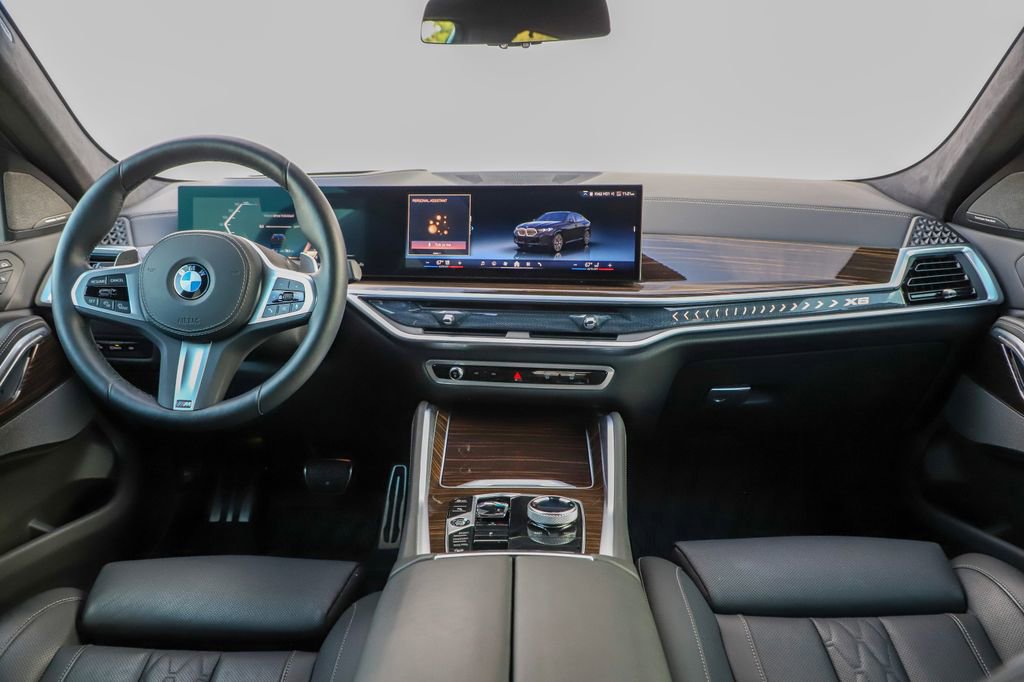 Used 2024 BMW X6 xDrive40i w/ Executive Package image 2