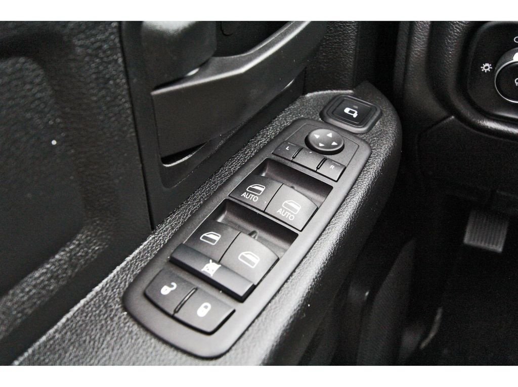 Used 2024 RAM 2500 Tradesman w/ Chrome Appearance Group AWD/4WD image 19