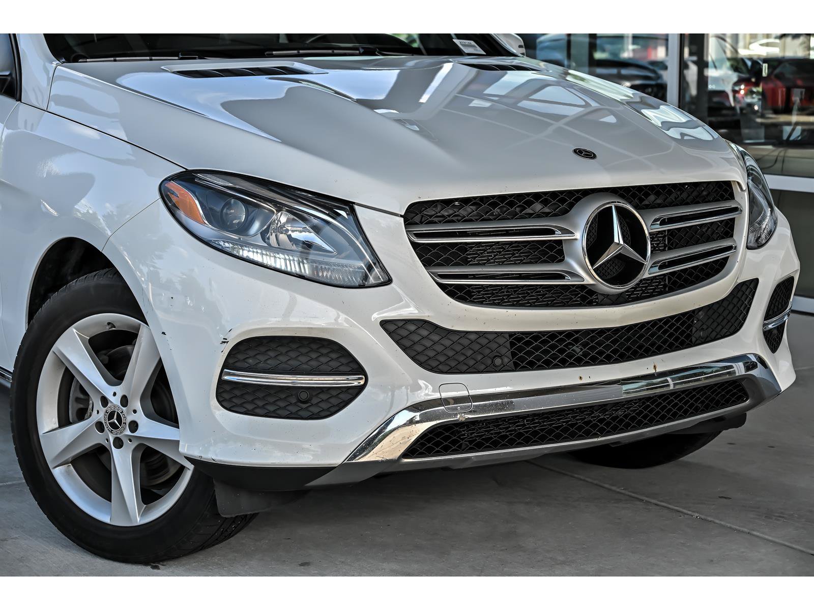 Used 2019 Mercedes-Benz GLE 400 4MATIC image 2