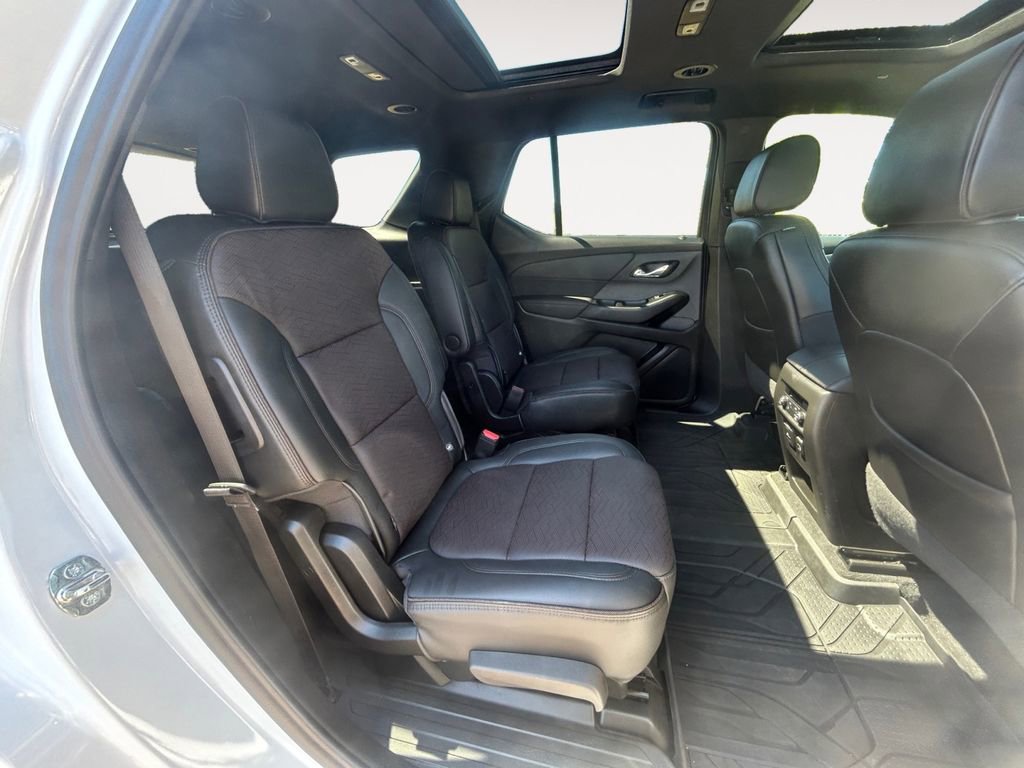 Used 2023 Chevrolet Traverse High Country image 11