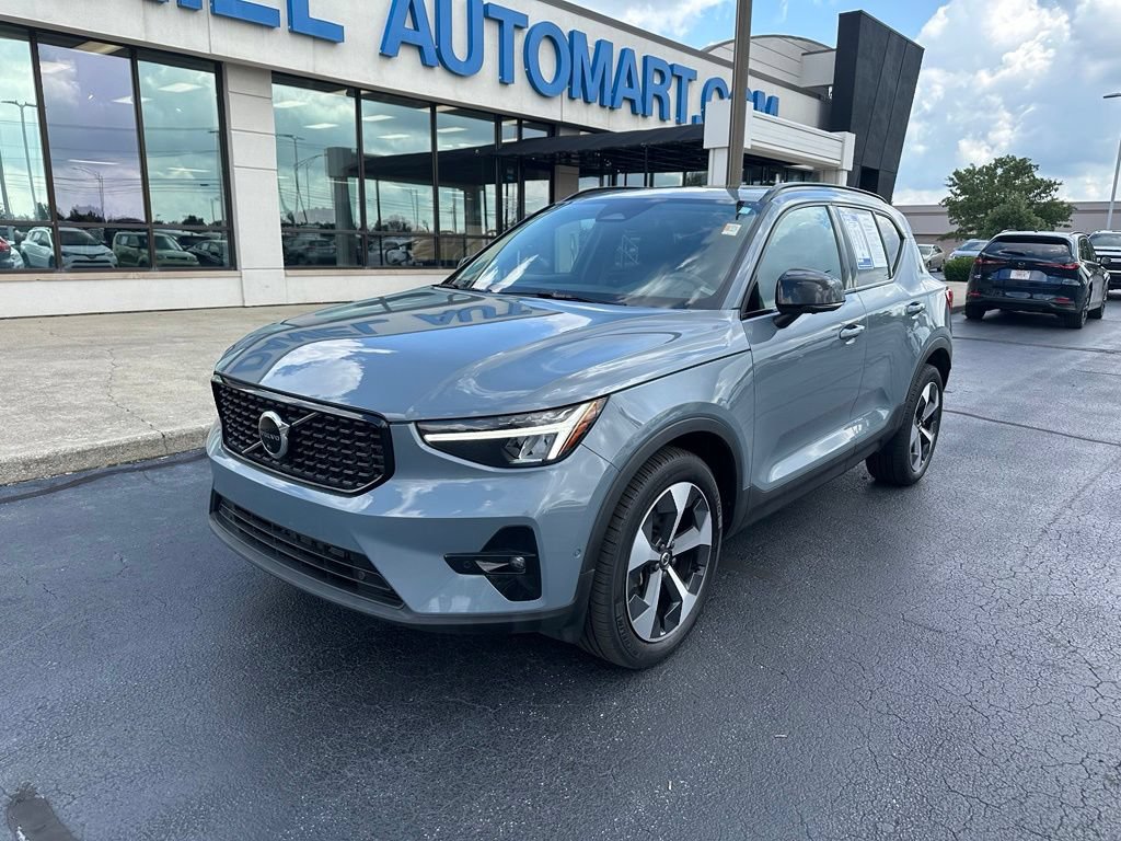 Used 2023 Volvo XC40 B5 Ultimate AWD/4WD image 3