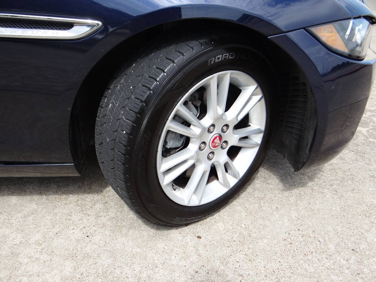 Used 2018 Jaguar XE Premium AWD/4WD image 24