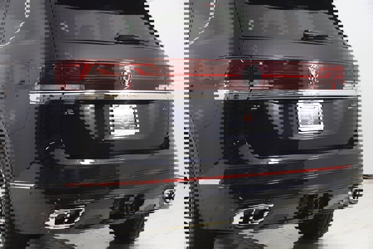 Used 2024 Volkswagen Atlas SEL Premium R-Line image 25