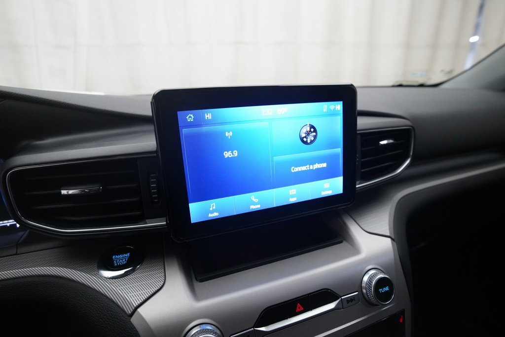 Used 2022 Ford Explorer XLT w/ Equipment Group 202A image 6