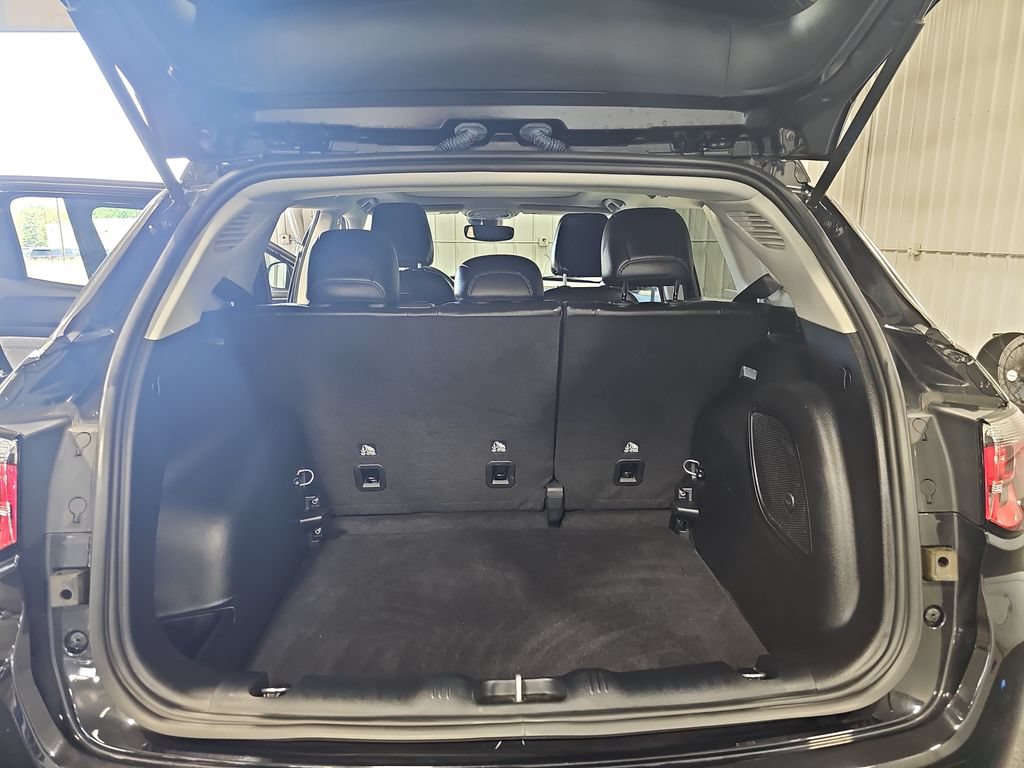 Used 2022 Jeep Compass Latitude w/ Sun and Sound Group AWD/4WD image 12