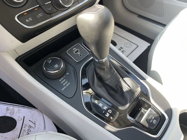 Used 2019 Jeep Cherokee Limited w/ Luxury Group AWD/4WD image 20