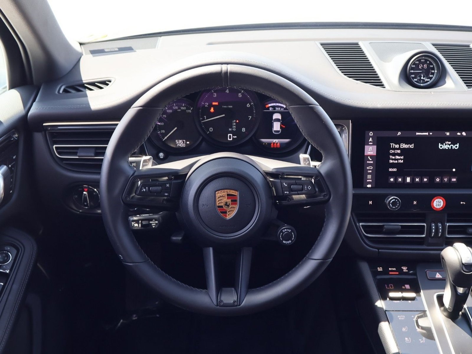Certified 2026 Porsche Macan AWD/4WD image 15