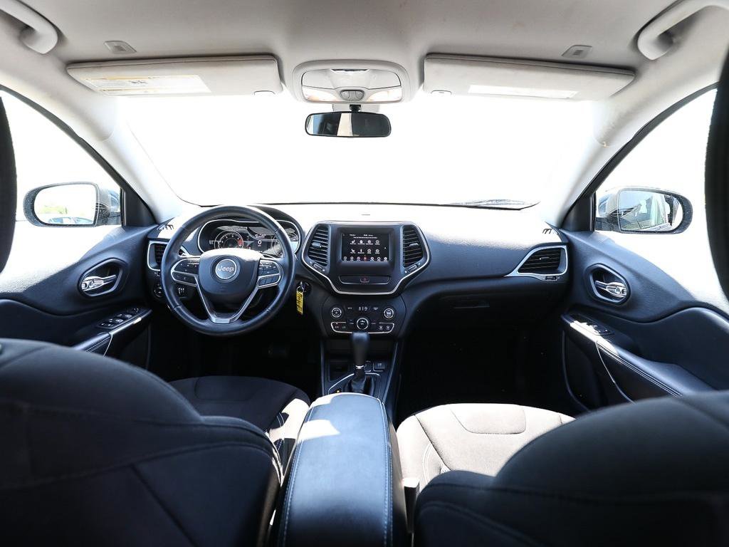 Used 2019 Jeep Cherokee Latitude w/ Cold Weather Group FWD image 23