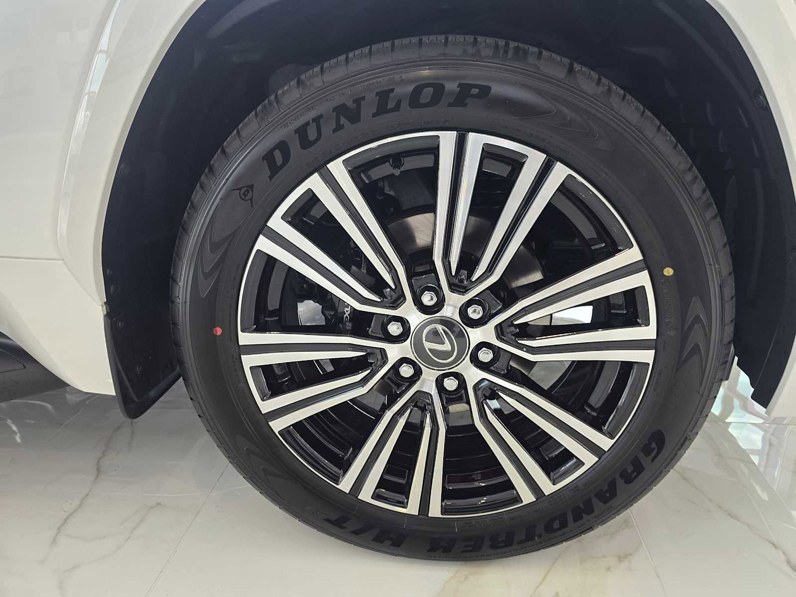 New 2026 Lexus LX 700h Luxury image 9