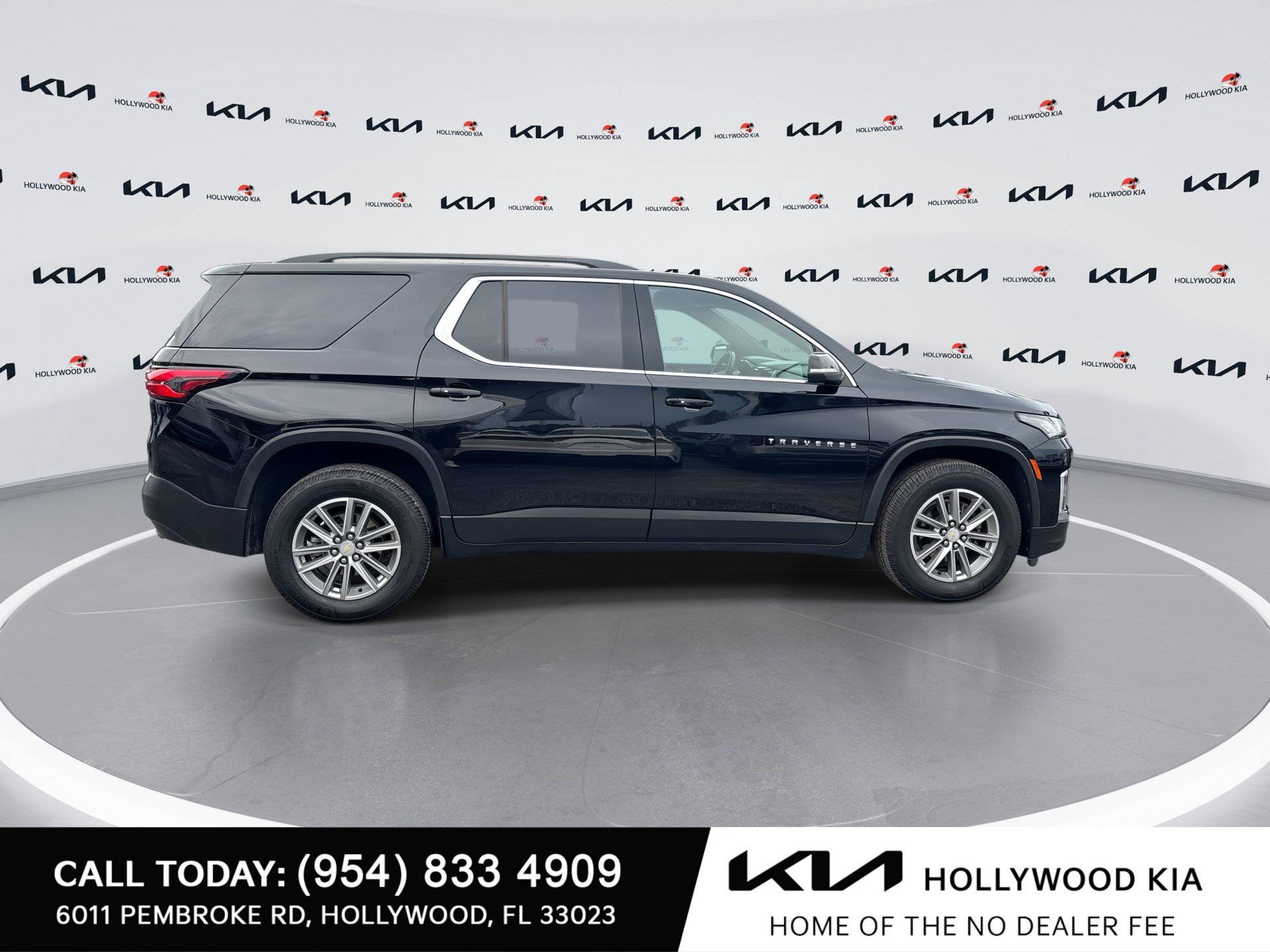 Used 2023 Chevrolet Traverse LT w/ LPO, Cargo Package AWD/4WD image 9