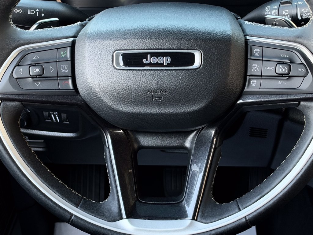 Used 2023 Jeep Grand Cherokee L Laredo AWD/4WD image 22