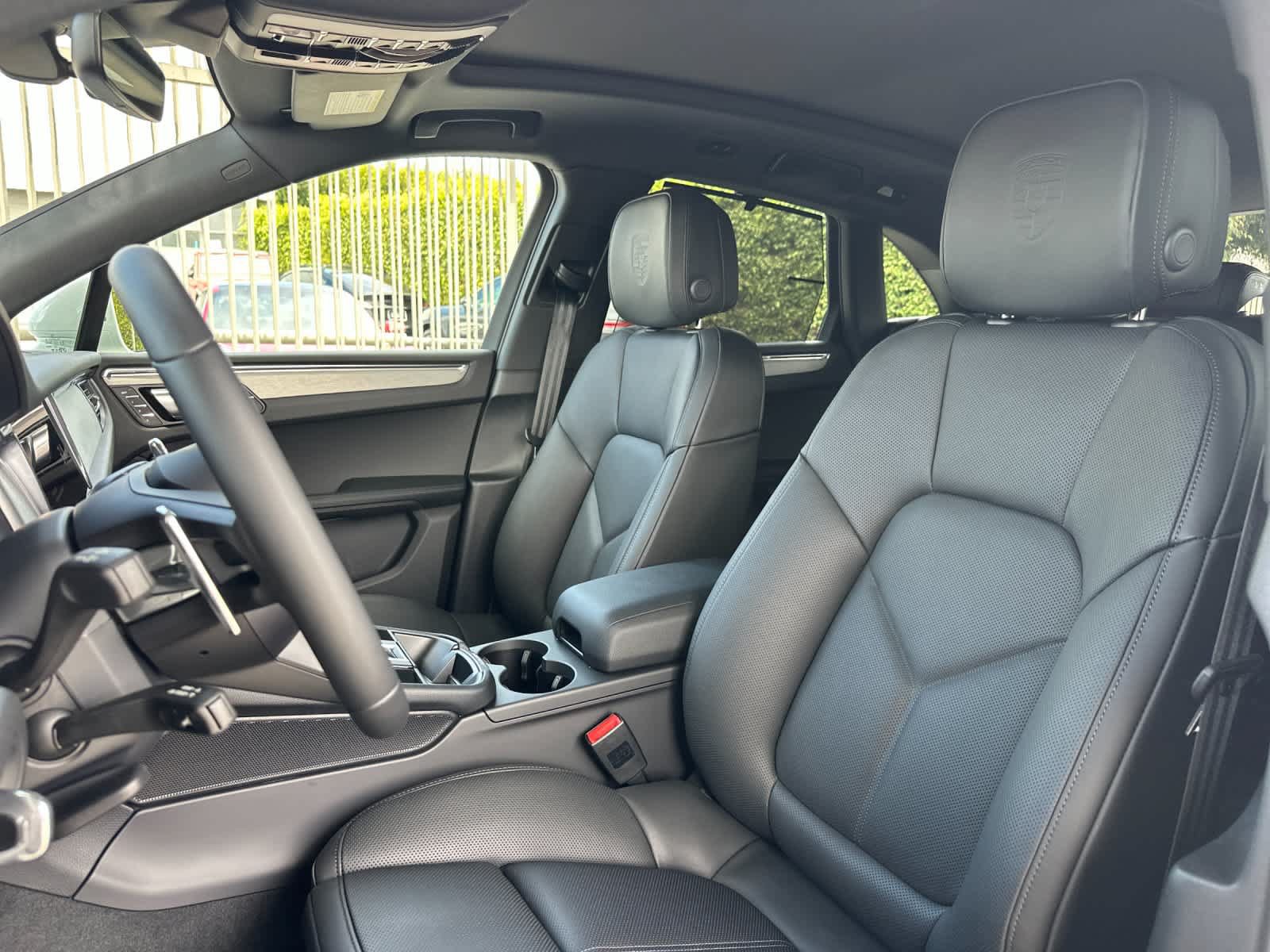 New 2026 Porsche Macan AWD/4WD image 5