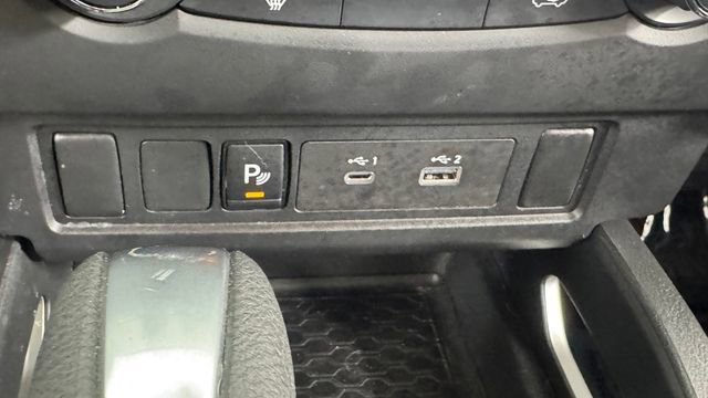 Used 2025 Nissan Frontier SV AWD/4WD image 27