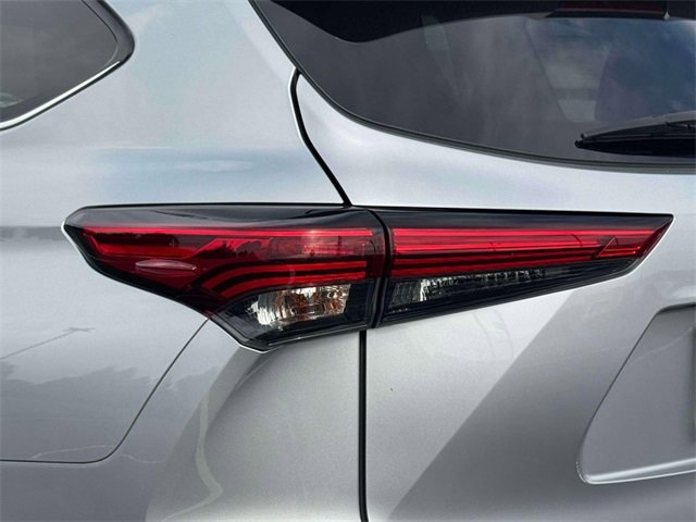 Used 2022 Toyota Highlander XLE image 9