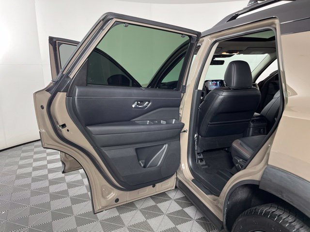 Used 2023 Nissan Pathfinder Platinum w/ Cargo Package AWD/4WD image 44