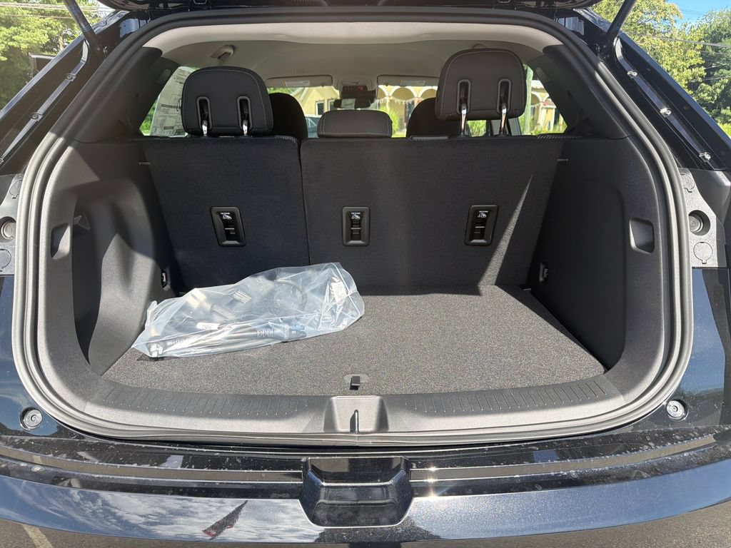 New 2027 Chevrolet Bolt LT w/ Comfort Package FWD image 24
