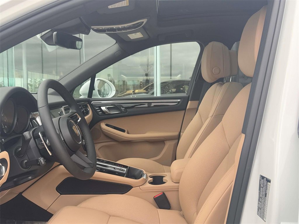 Used 2025 Porsche Macan image 14