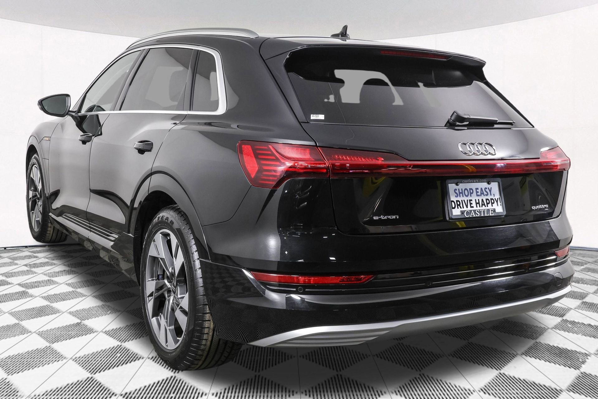 Used 2023 Audi e-tron Premium image 17
