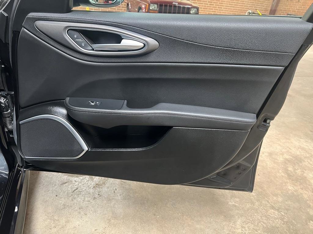 Used 2021 Alfa Romeo Giulia Ti Sport image 26