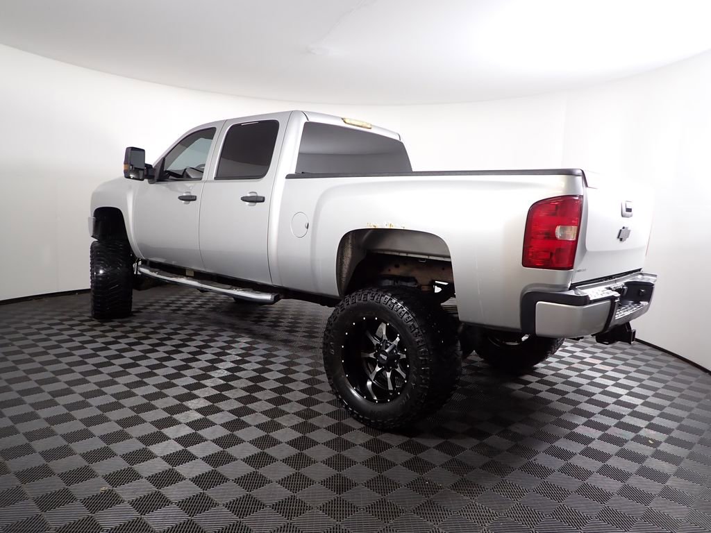 Used 2011 Chevrolet Silverado 2500 LT w/ Interior Plus Package image 11