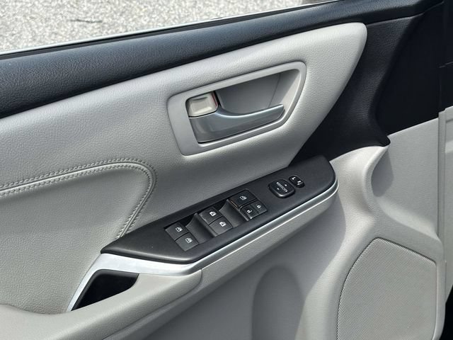 Used 2015 Toyota Camry XLE FWD image 16