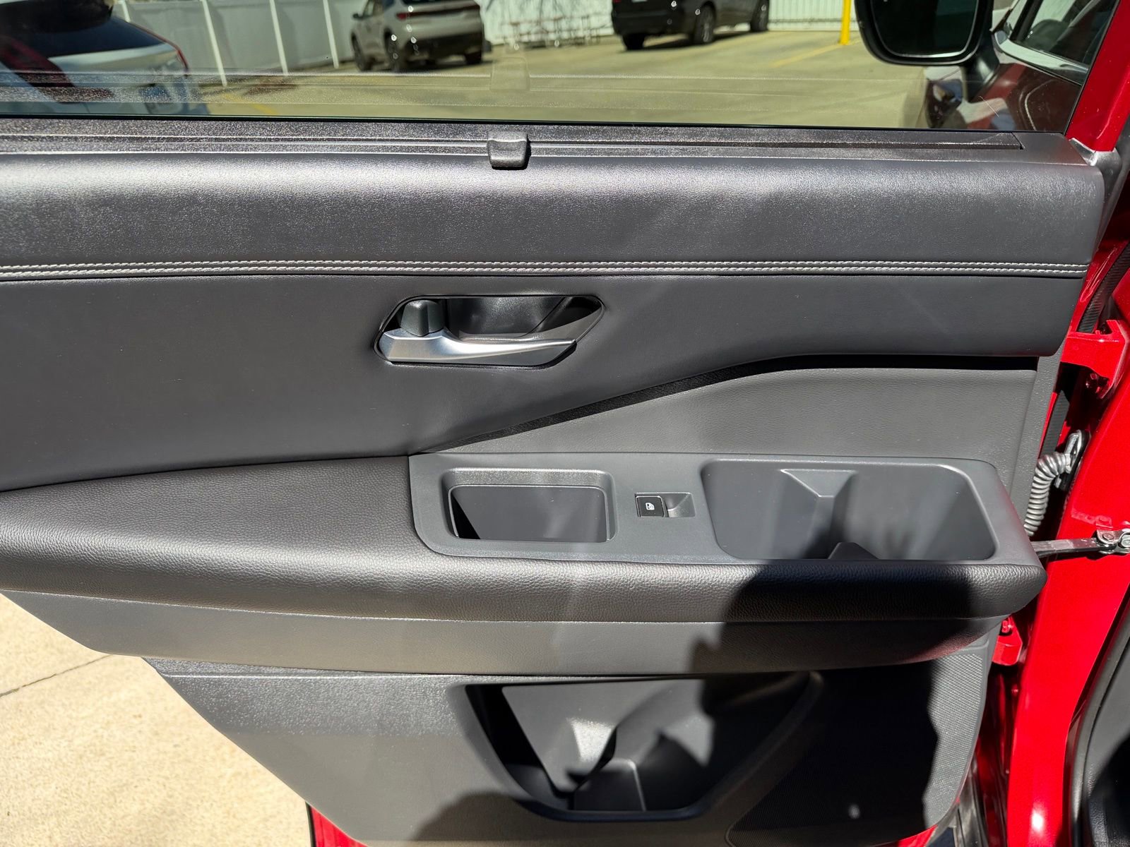 Used 2023 Nissan Pathfinder Platinum w/ Cargo Package image 9