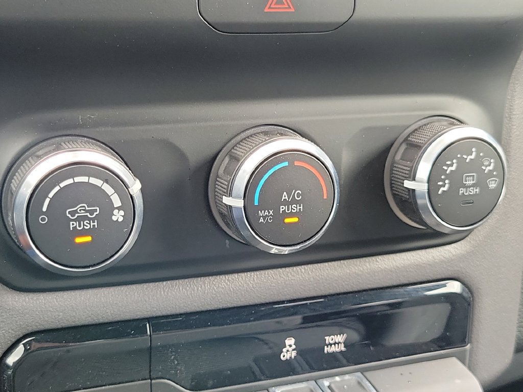 Used 2024 RAM 1500 Big Horn AWD/4WD image 35