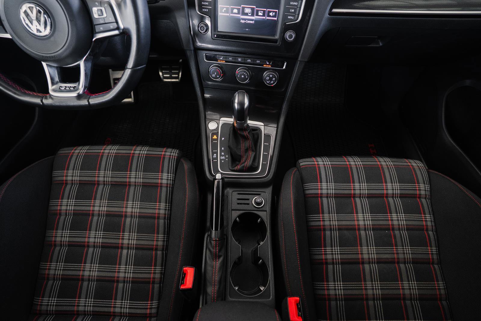 Used 2017 Volkswagen GTI Sport image 26