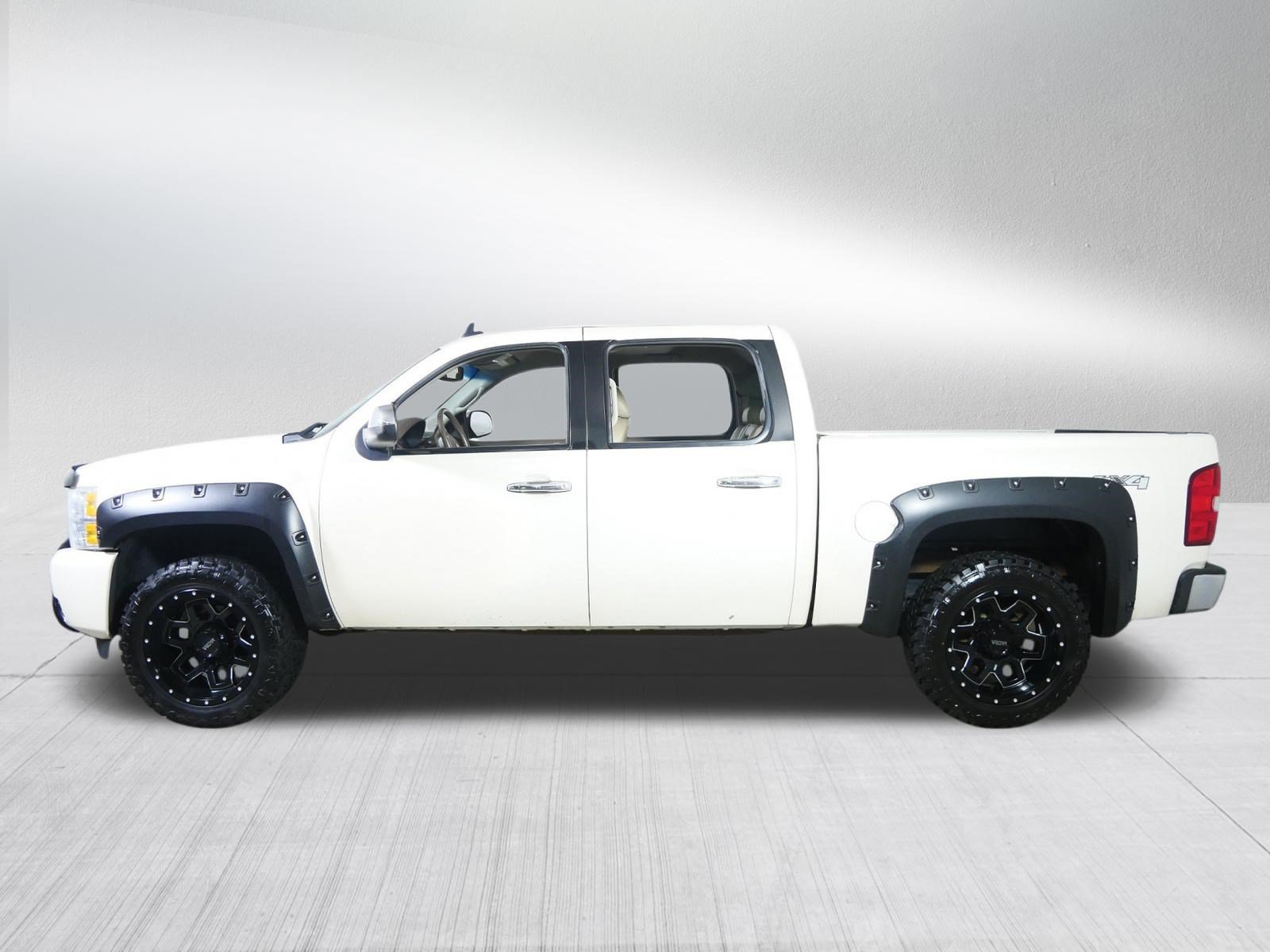 Used 2013 Chevrolet Silverado 1500 LTZ w/ LTZ White Diamond Edition AWD/4WD image 4