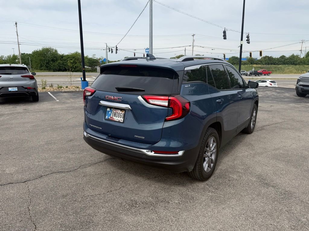 Used 2024 GMC Terrain SLT AWD/4WD image 3