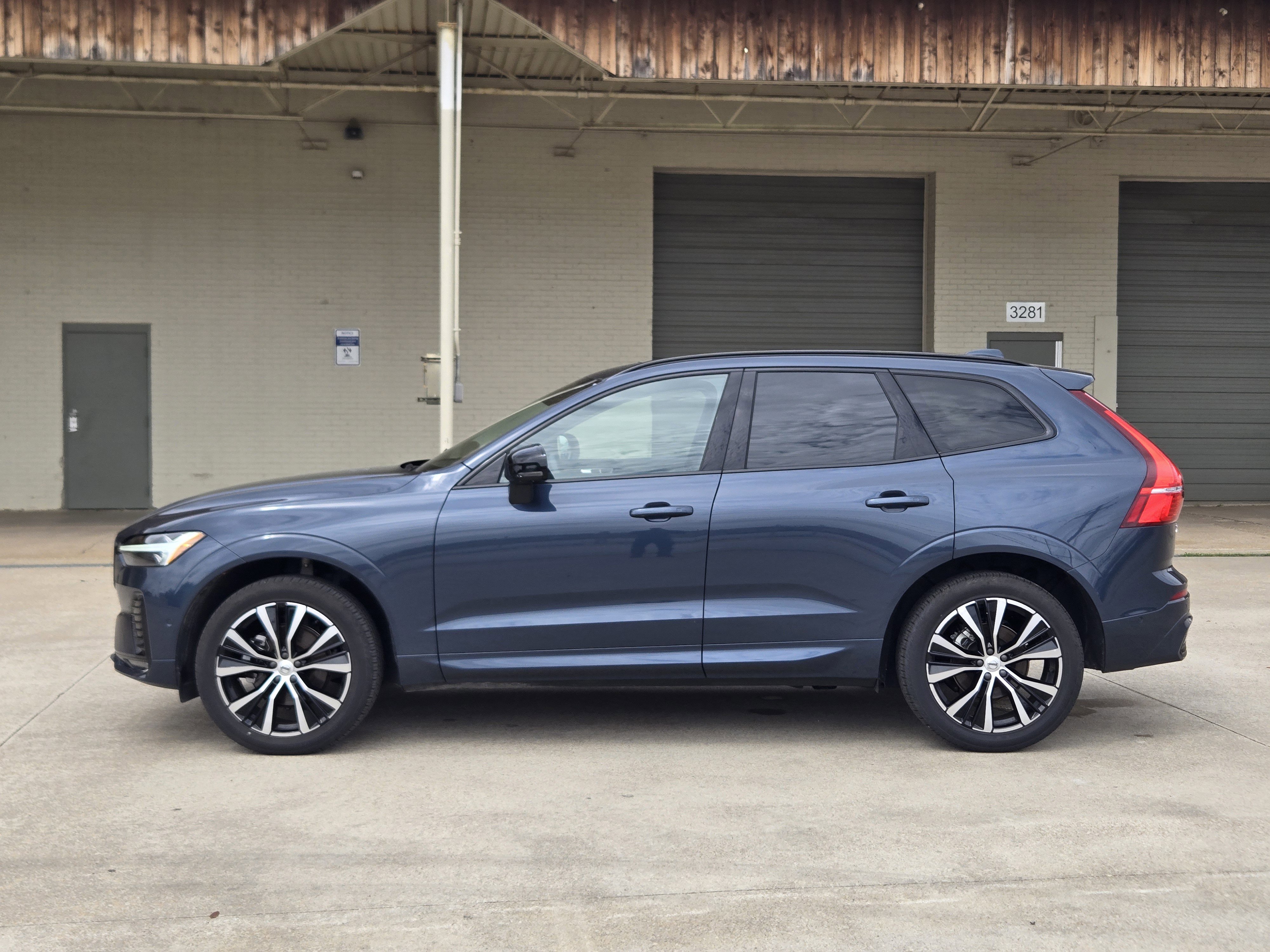 Used 2025 Volvo XC60 B5 Plus image 3