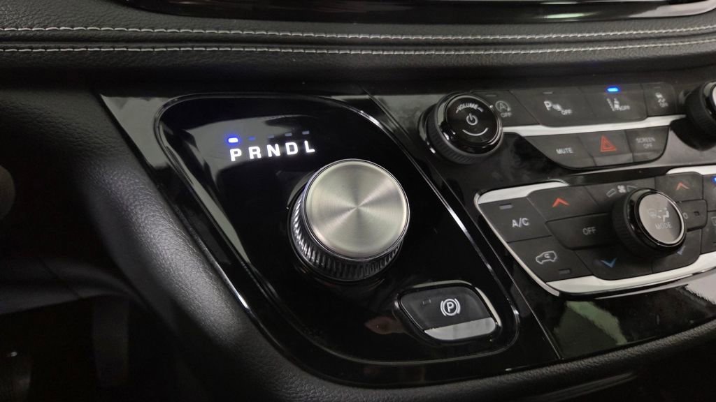 Used 2026 Chrysler Pacifica Select image 26