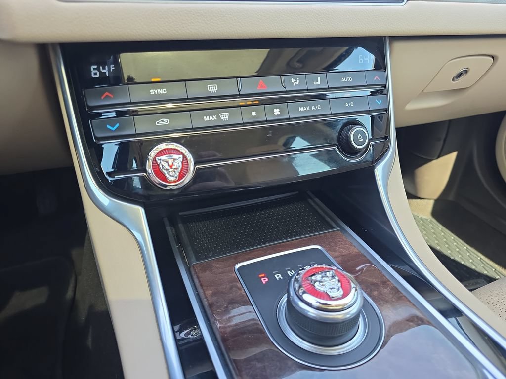 Used 2017 Jaguar XF Prestige RWD image 24