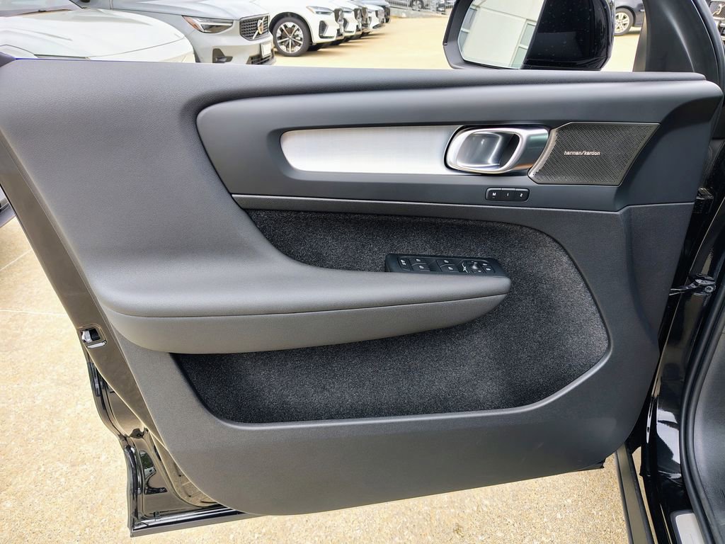 New 2026 Volvo XC40 B5 Ultra w/ Climate Package AWD/4WD image 10