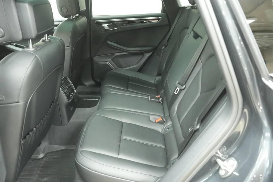 New 2026 Porsche Macan AWD/4WD image 27