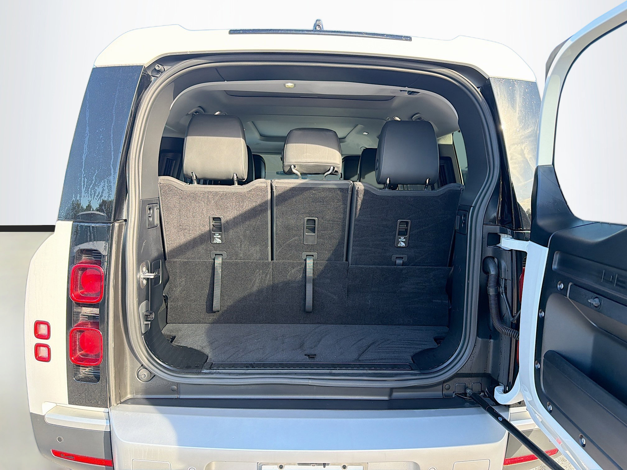 Used 2025 Land Rover Defender 130 S image 12