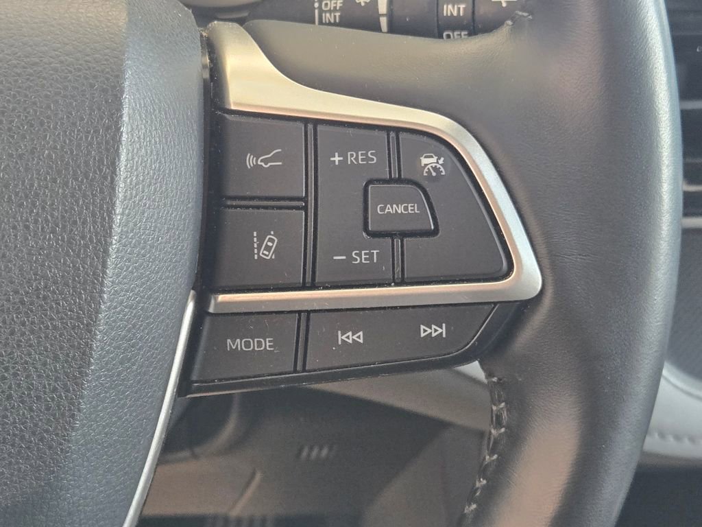 Used 2023 Toyota Highlander LE image 17
