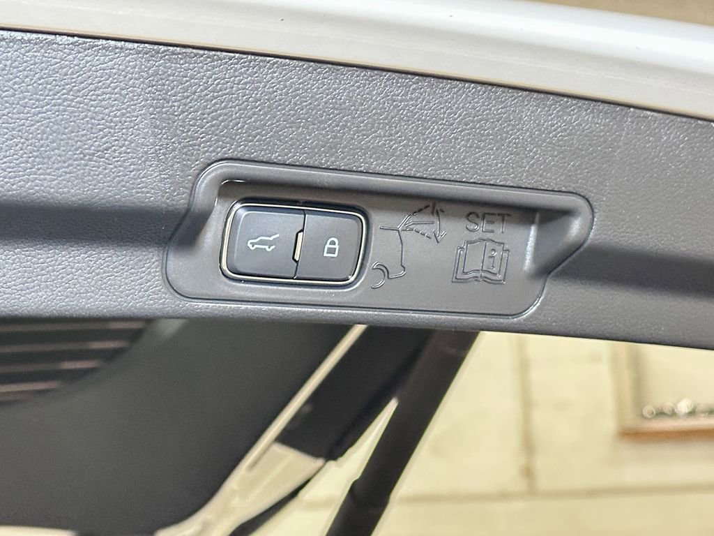 New 2025 Ford Explorer ST-Line w/ ST-Line Street Pack image 16