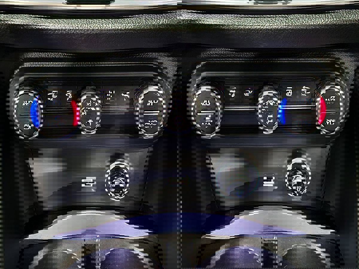 Used 2018 Alfa Romeo Stelvio AWD image 36