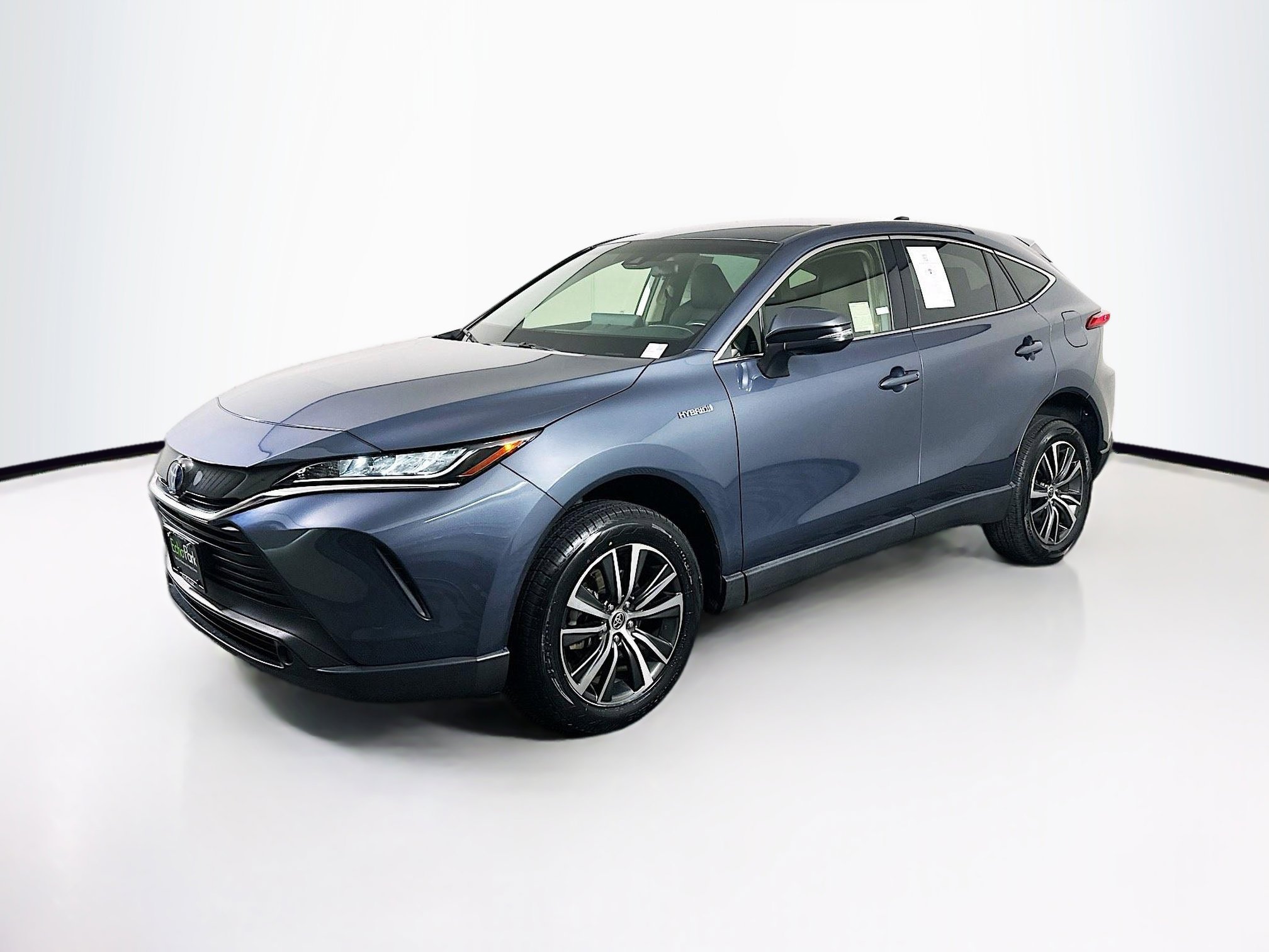 Used 2021 Toyota Venza LE w/ Carpet Mat Package (TMS) AWD/4WD image 3