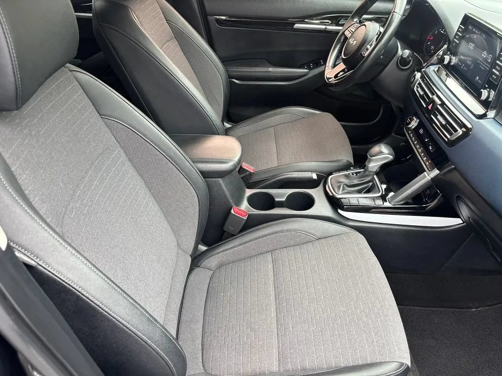 Used 2023 Kia Seltos S AWD/4WD image 16
