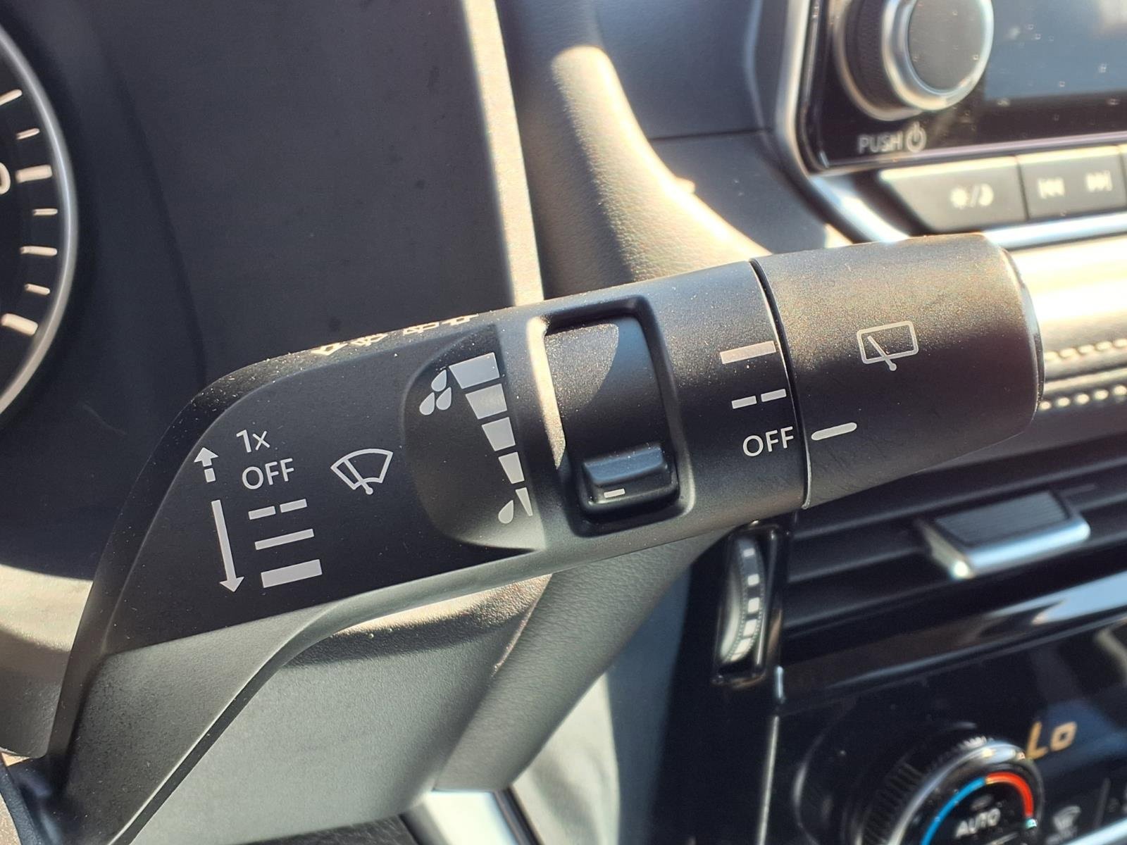 Used 2022 Nissan Rogue SV image 26