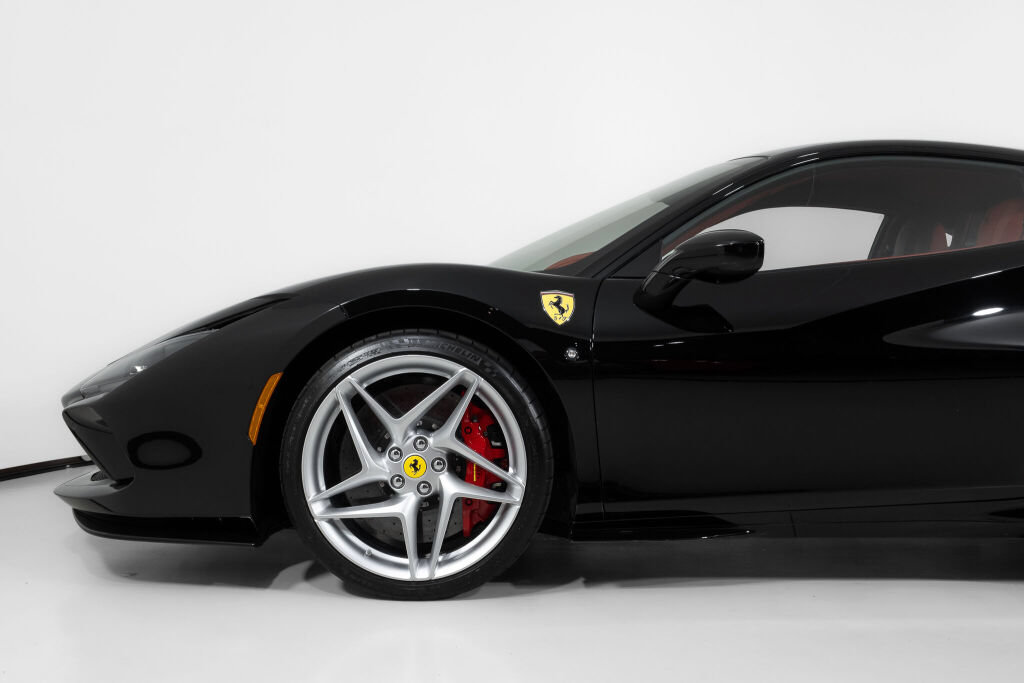Used 2022 Ferrari F8 Tributo RWD image 15