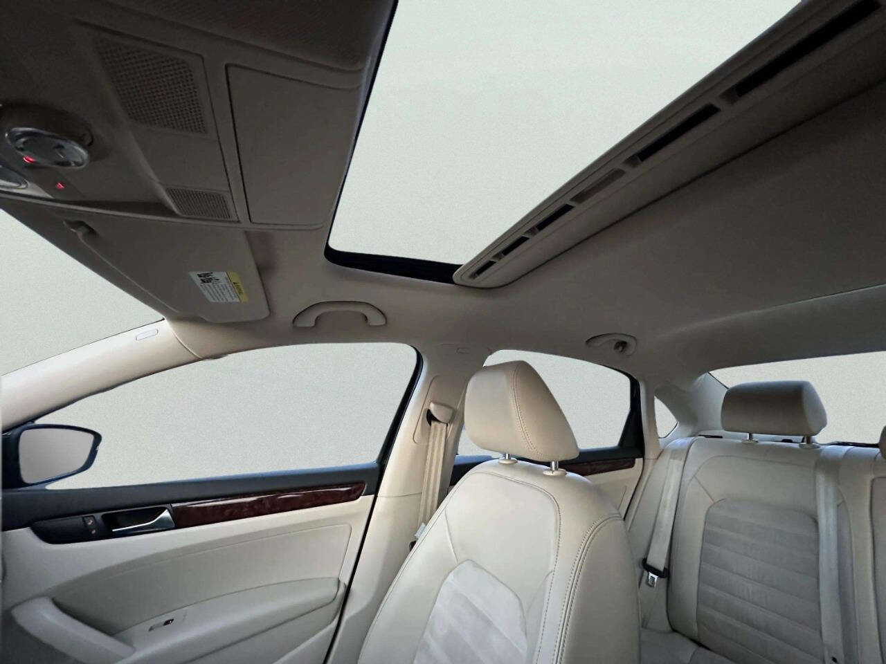 Used 2013 Volkswagen Passat 2.5 SEL Premium image 36