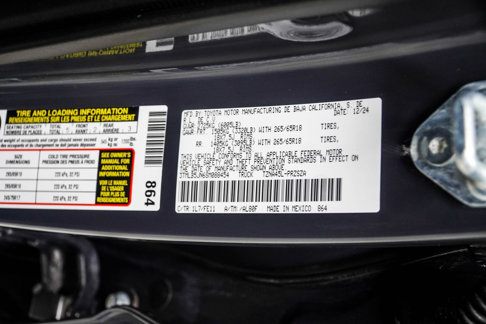 Used 2025 Toyota Tacoma TRD Sport AWD/4WD image 35